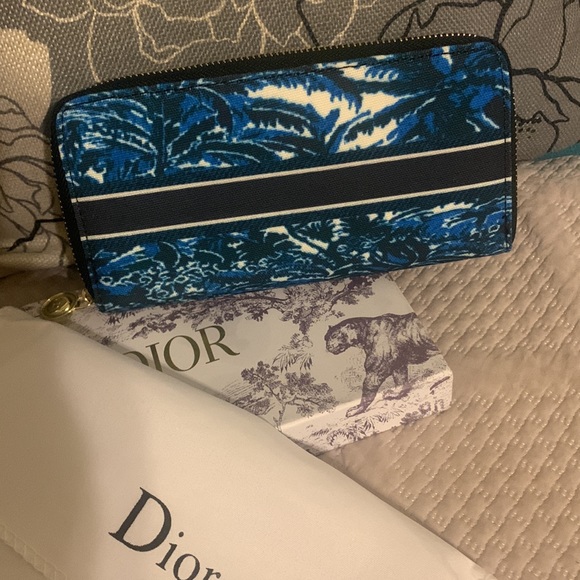 Beautiful Wallet - Picture 3 of 4